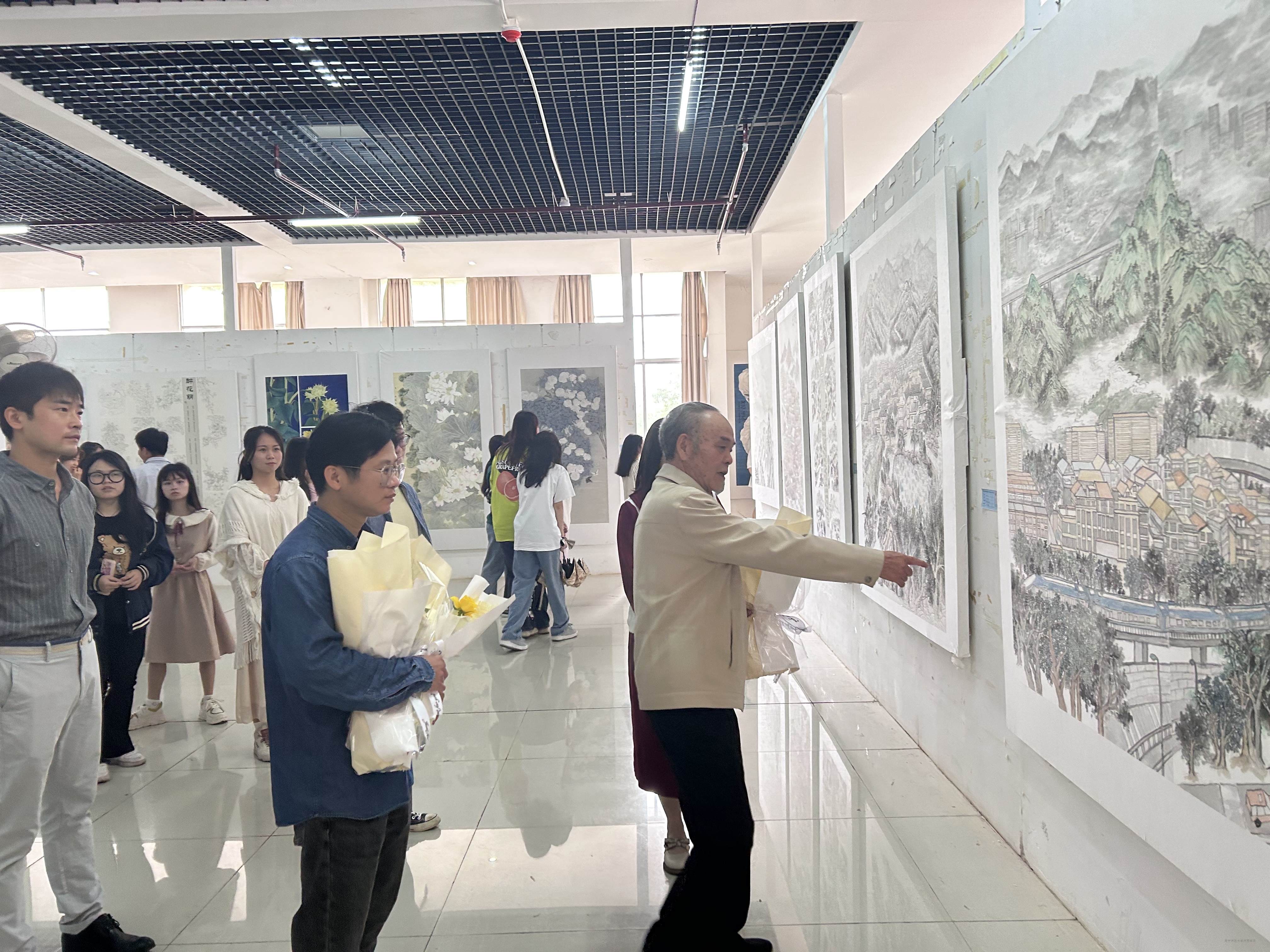 艺术系美术学专业举办2019级学生毕业作品汇报展