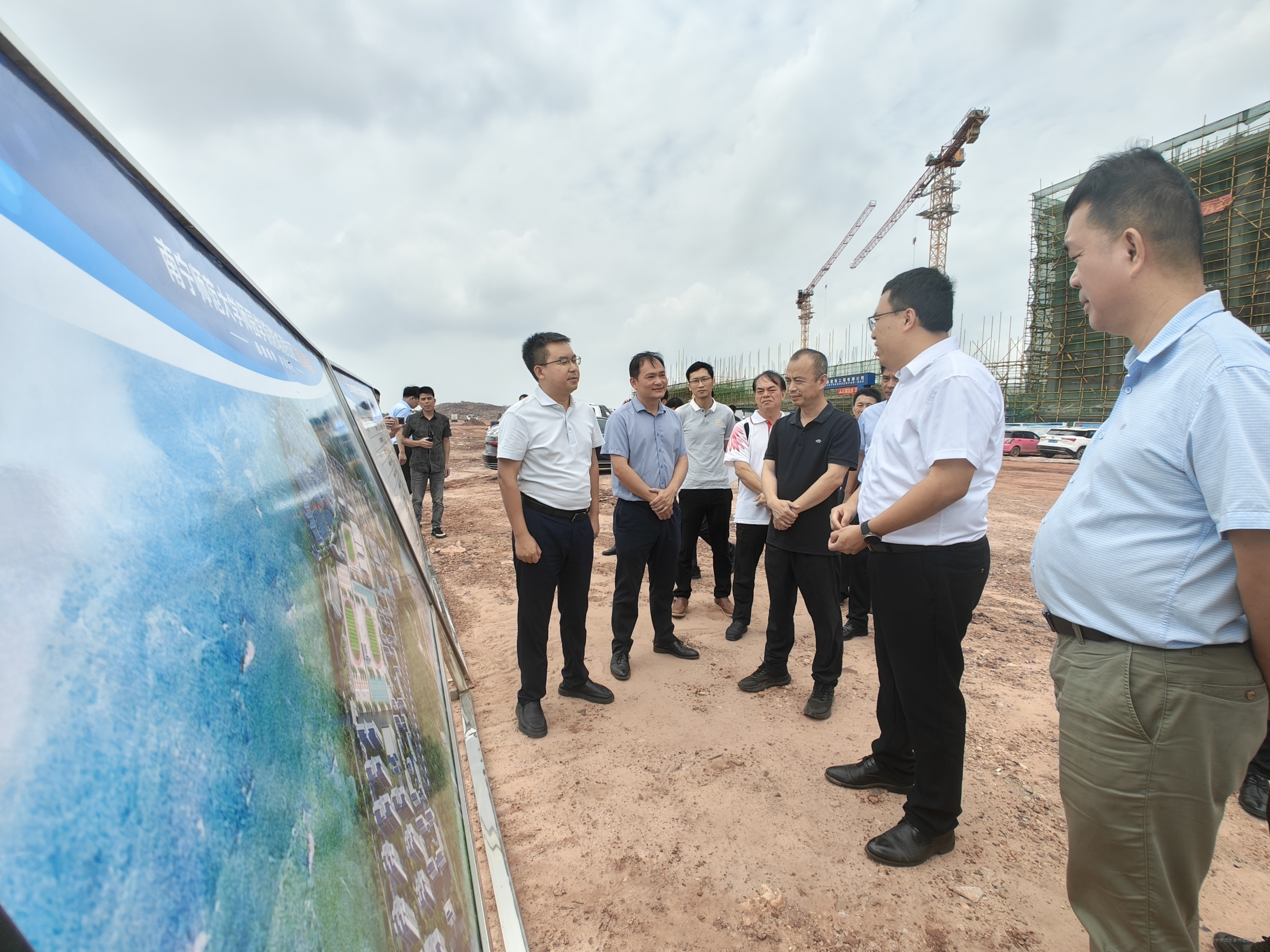 防城区区长巩发明率队到我院防城港校区项目建设现场调研