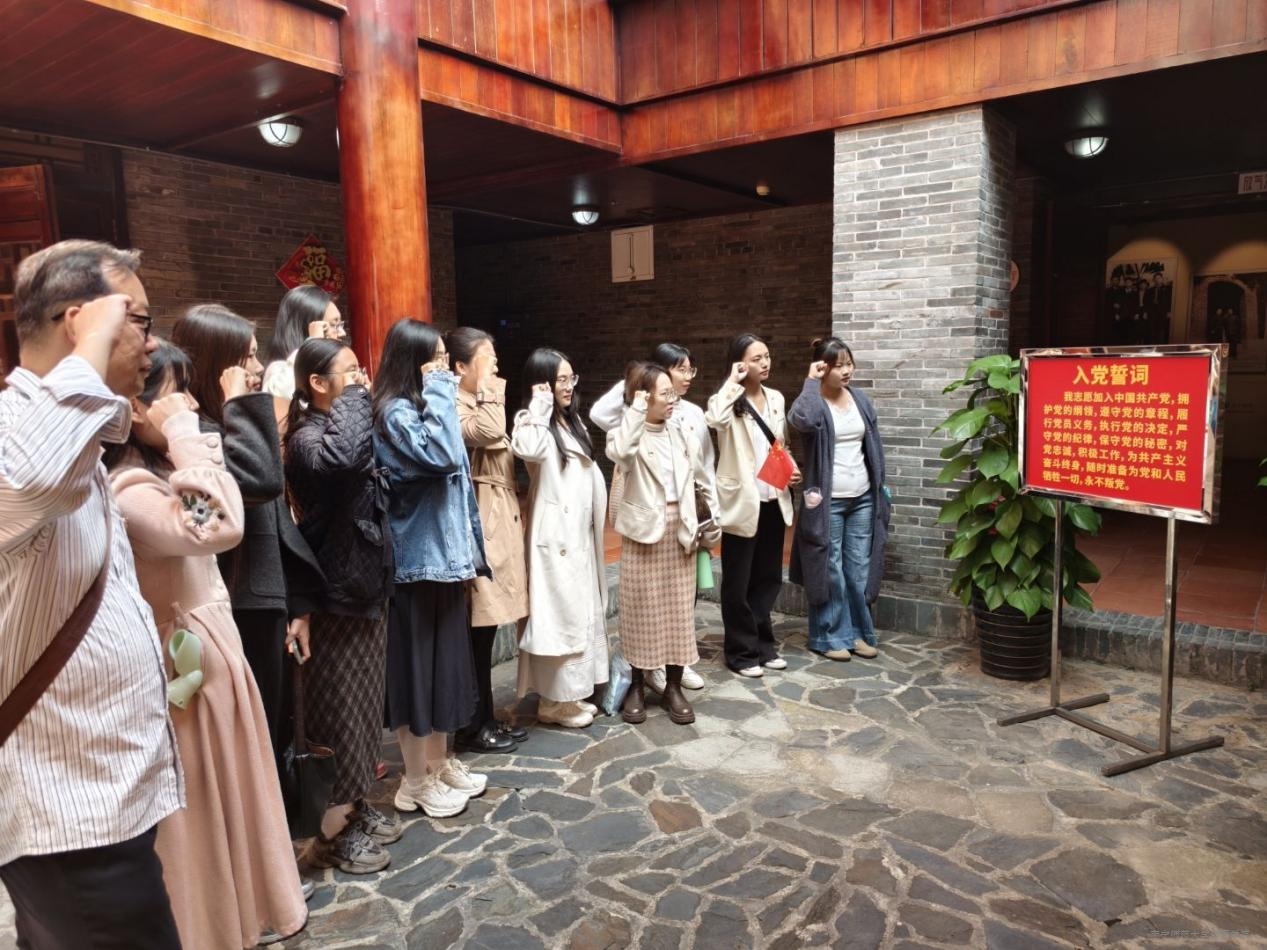 中文系教工党支部开展“学深悟透中央八项规定，筑牢作风建设防线”主题党日活动