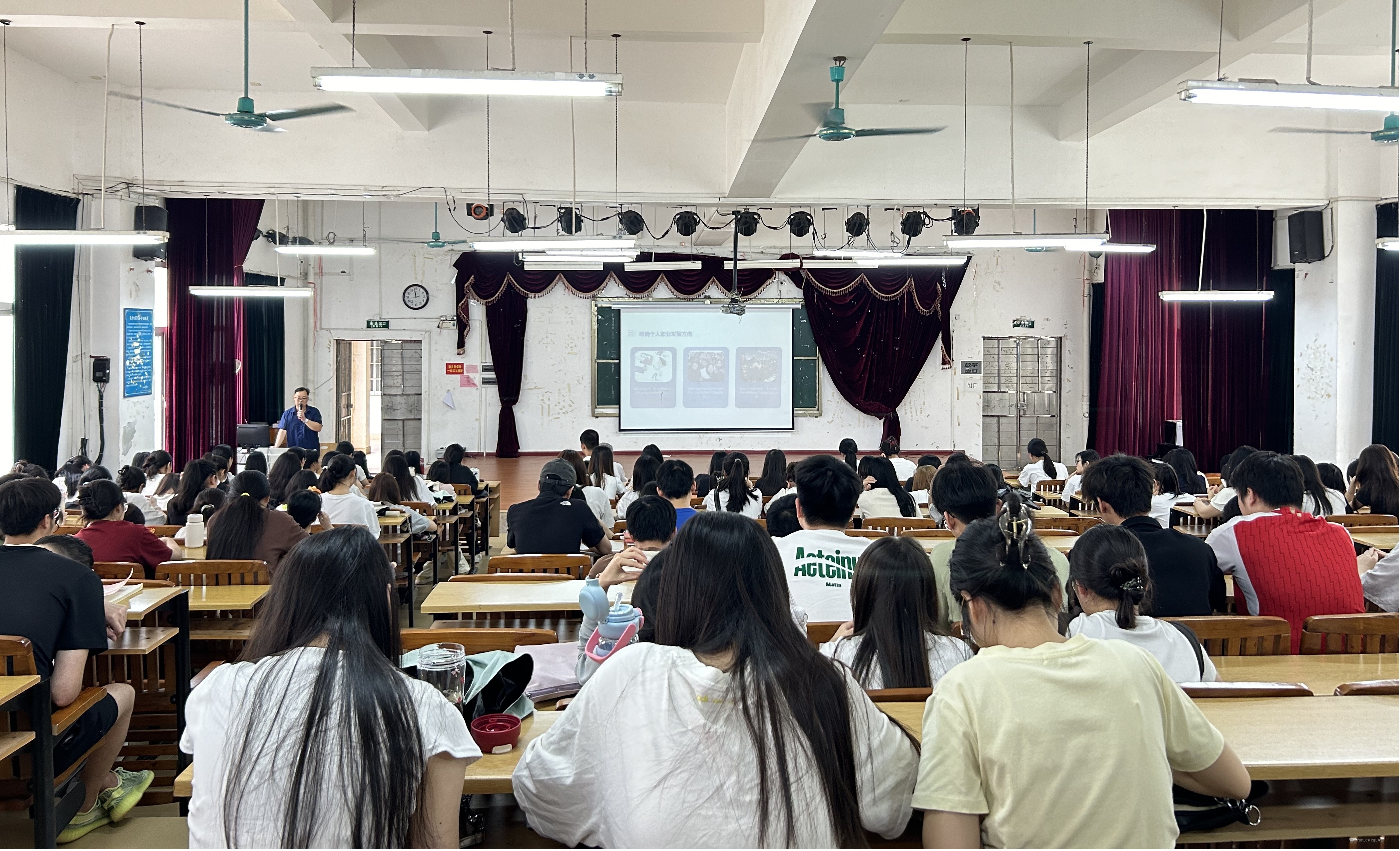 中文系召开2023级汉语言文学专业学生教育见习动员大会