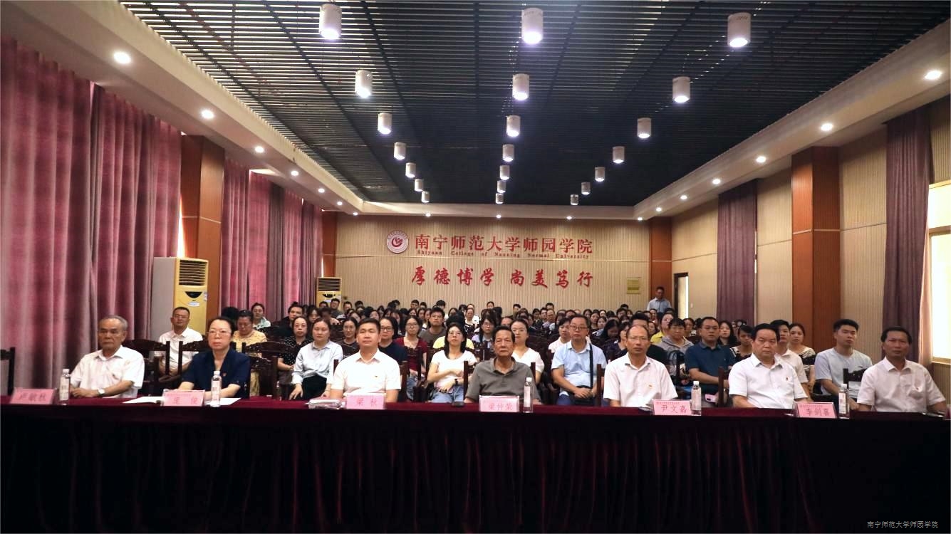 致敬伟大胜利！学校全体师生同上一堂爱国课